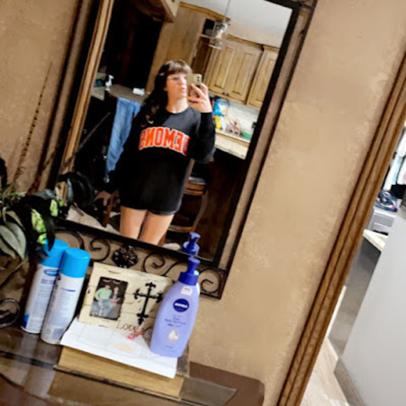 Profile Picture of Raynee Schacher (@rayneeschacher) on Poshmark