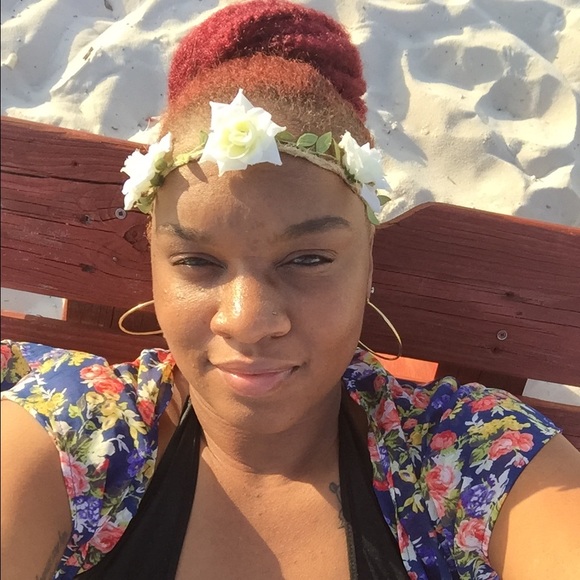 Kim Broome - Poshmark Profile Picture of Kim Broome (@kimbrpome) on Poshmark