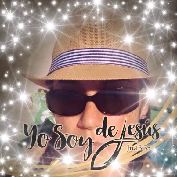 Profile Picture of Monik Borrero (@monicastgo) on Poshmark