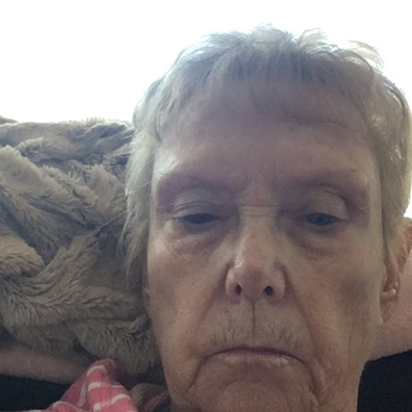 Profile Picture of Lynnette Hatch (@lynnettehatch) on Poshmark