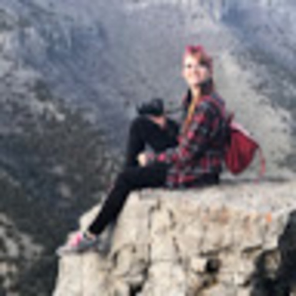 Profile Picture of Dani Gardner (@dani_gardner) on Poshmark