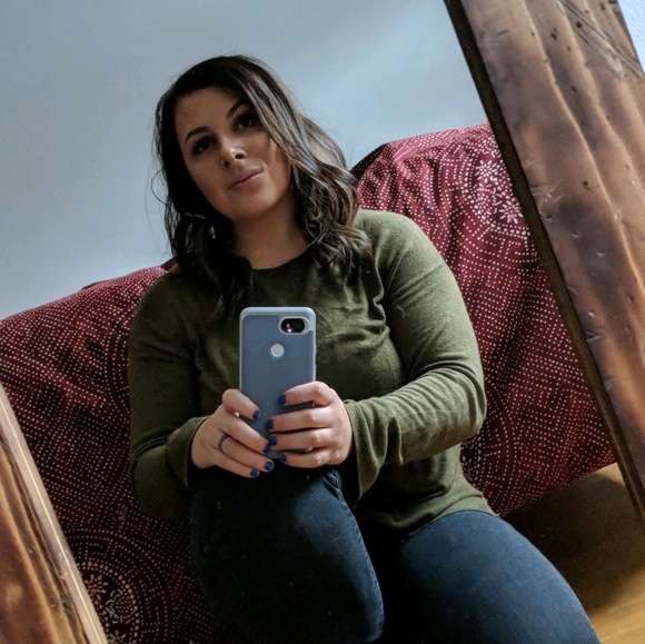 Profile Picture of Caitlyn Volkmann (@cvolkmann92) on Poshmark