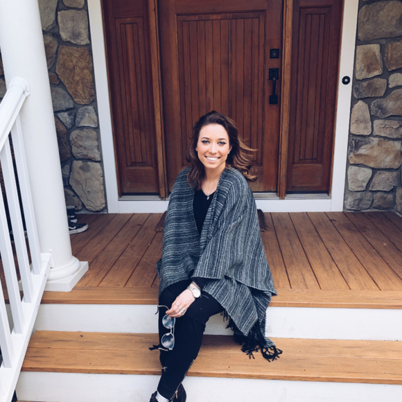 Profile Picture of Anna Hallenbeck (@anna_hallenbeck) on Poshmark