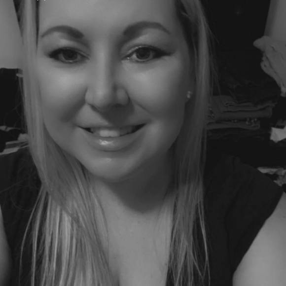 Profile Picture of Alicia Czarnecki (@amczarneckix3) on Poshmark