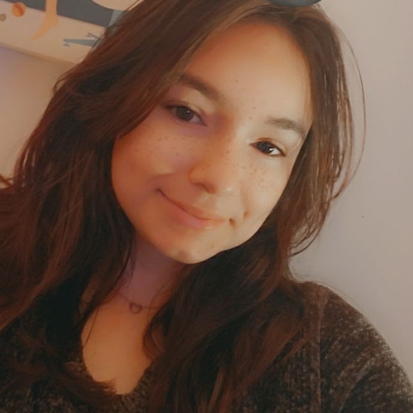 Profile Picture of Abby Lowe (@abbycat3002) on Poshmark