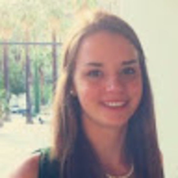 Profile Picture of Alice Murphy (@alicesmurphy) on Poshmark