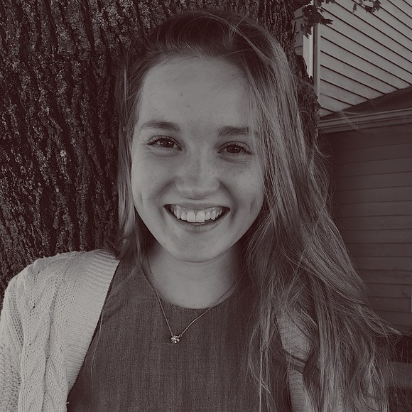 Profile Picture of Hannah Kornfeld (@hannahmkornfeld) on Poshmark