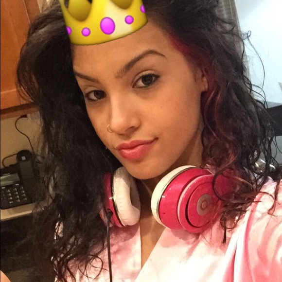 Profile Picture of Vanessa Uva (@nessabae29) on Poshmark