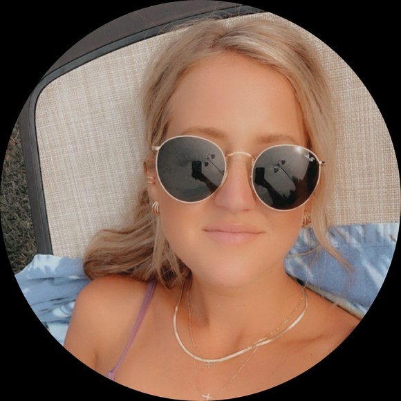 Olivia Watermolen - Poshmark Profile Picture of Olivia Watermolen (@livwatermolen) on Poshmark