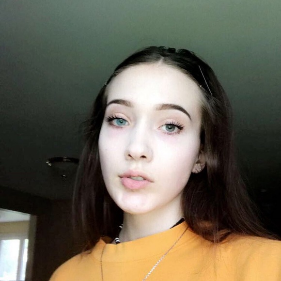 Claire Cinelli - Poshmark Profile Picture of Claire Cinelli (@clairecinelli1) on Poshmark