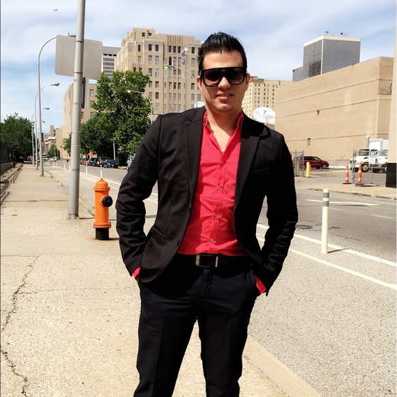 Profile Picture of Mauro Rodriguez (@maurorm95) on Poshmark