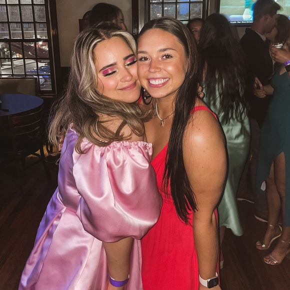 Profile Picture of Alissa Felmlee (@alissafelmlee5) on Poshmark