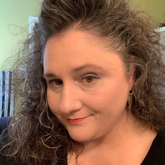 Profile Picture of Amy Burks (@berrypatch2005) on Poshmark