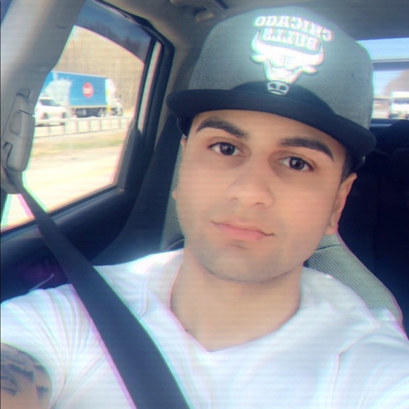 Profile Picture of Michael Arroyo (@mrarroyo787) on Poshmark