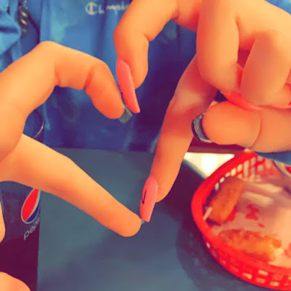 Profile Picture of Hailie Augsburger (@h_augsburger) on Poshmark