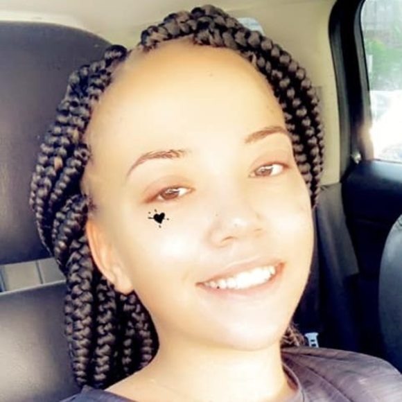 Profile Picture of Shanel Jones (@shanel_j) on Poshmark