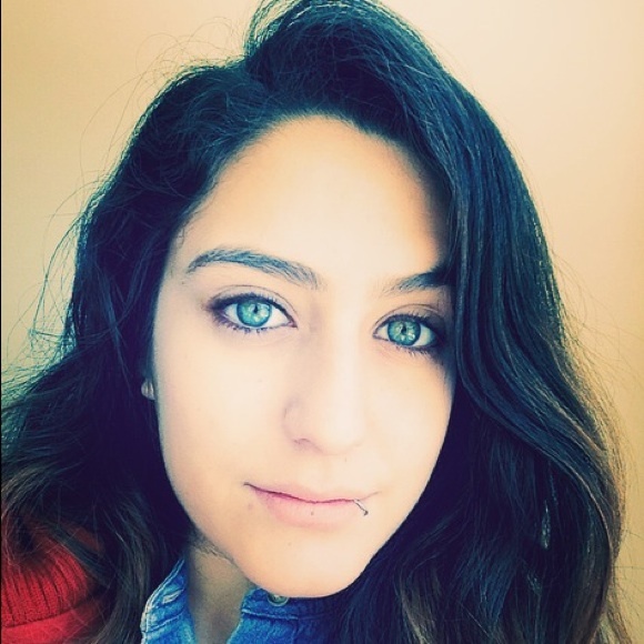 Profile Picture of Katherine Alvarez (@kalvarez722) on Poshmark