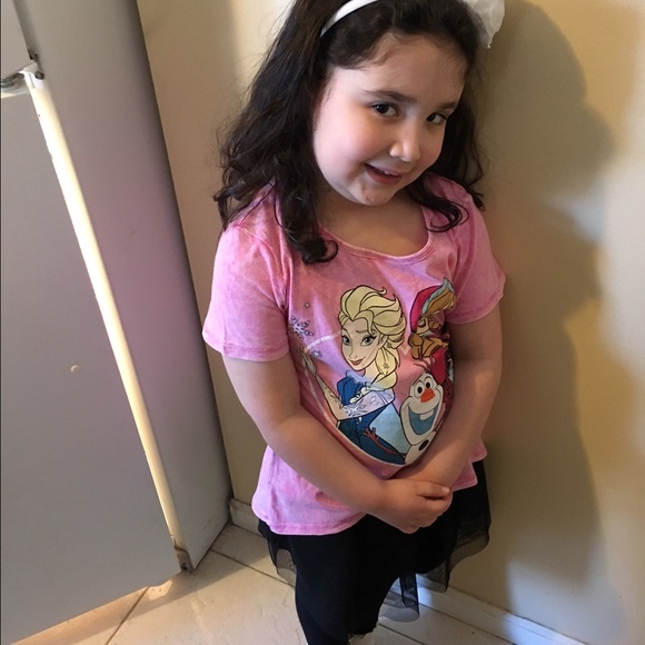 Profile Picture of Lynn Carbone (@cakebella) on Poshmark