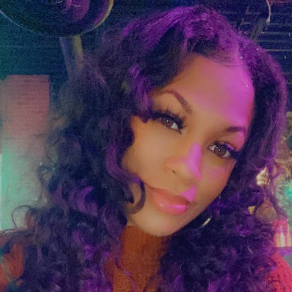 Profile Picture of Ivorie Edwards (@ivoriee) on Poshmark