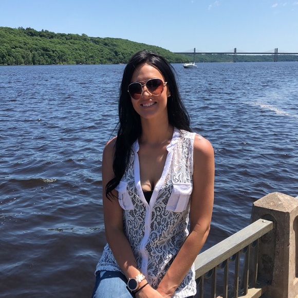 Profile Picture of Erica Lafferty (@ericalafferty) on Poshmark