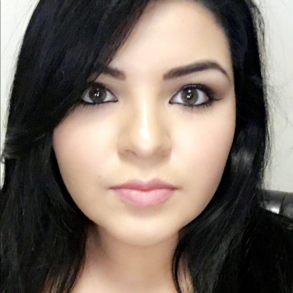 Miriam Pedroza - Poshmark Profile Picture of Miriam Pedroza (@mimi_love13) on Poshmark