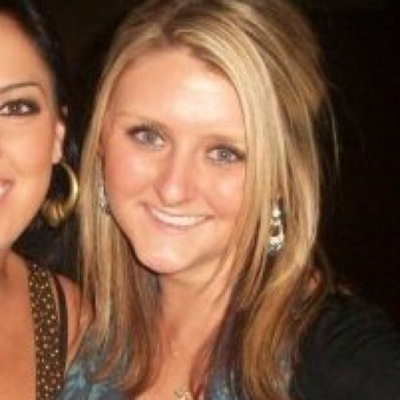 Profile Picture of Renee Horton (@vbnay4) on Poshmark
