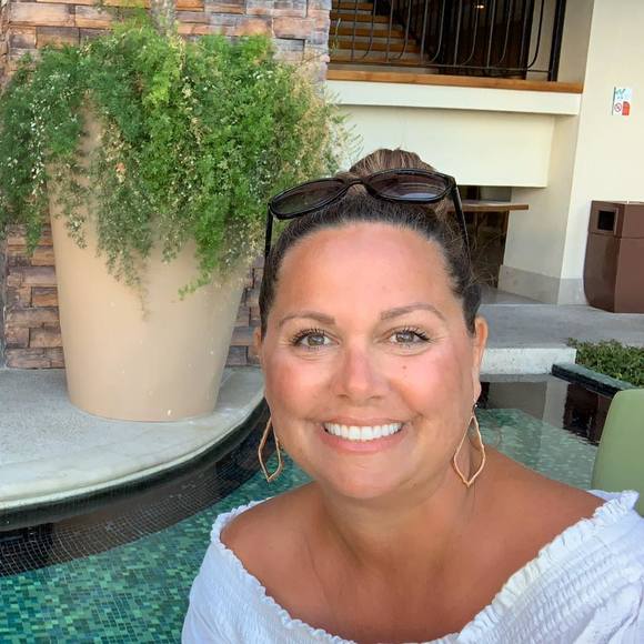 Profile Picture of Jessica Uretsky (@uretskyjessica) on Poshmark