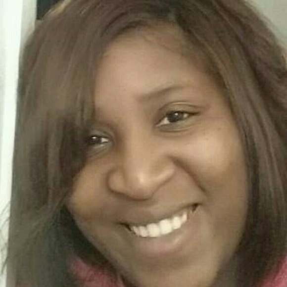 Profile Picture of Amika James (@amikamychelle) on Poshmark
