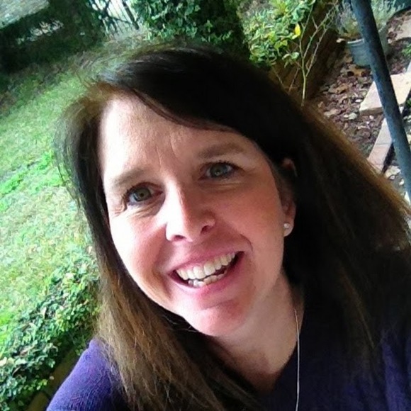 Profile Picture of Michelle Breuhl (@michellebreuhl) on Poshmark