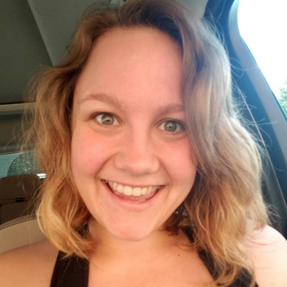 Profile Picture of Sarah Pagenkopf (@sarahpagenkopf) on Poshmark