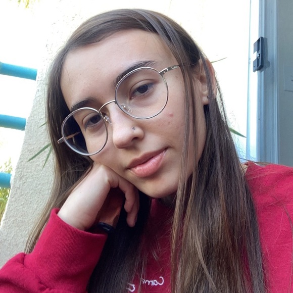 Profile Picture of Elisa Borgsdorf (@elisaborgsdorf) on Poshmark