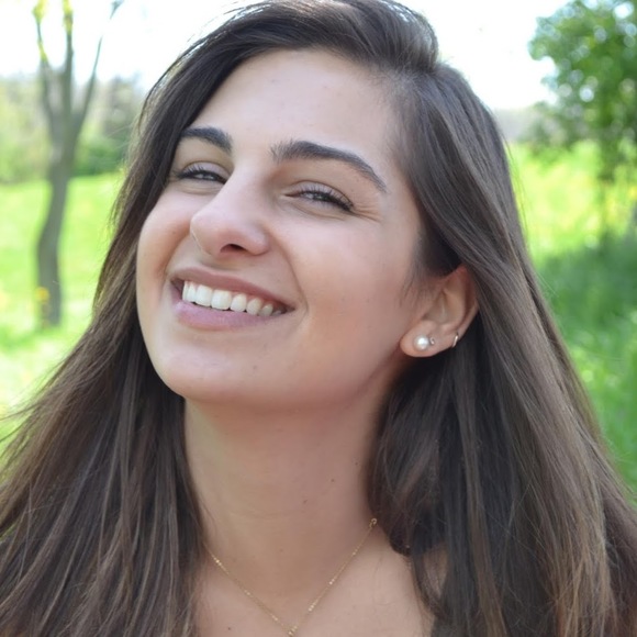 Profile Picture of Hailey Weiner (@hailswp) on Poshmark