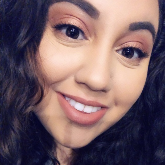 Profile Picture of Ruth Anderson (@ruthanderson21) on Poshmark