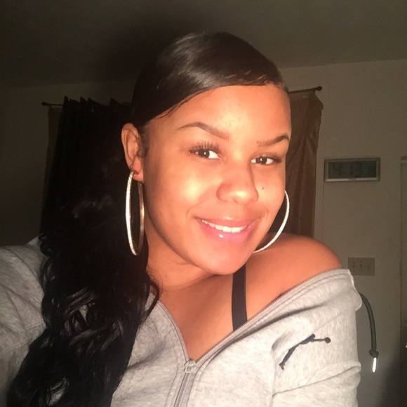 Jiliyah Townes - Poshmark Profile Picture of Jiliyah Townes (@jiliyah_townes6) on Poshmark