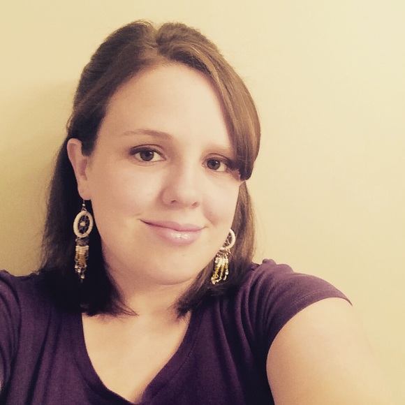 Profile Picture of Casey Steele (@caseysteele2011) on Poshmark