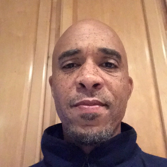 Profile Picture of Scott Andrews (@padrews) on Poshmark