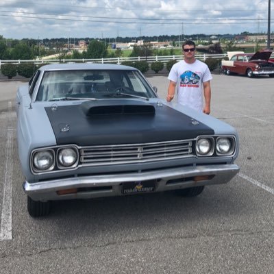 Profile Picture of Troy (@greenlee18t) on Twitter