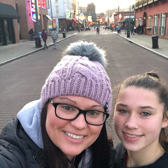 Profile Picture of Jodie Hopper (@jhopper12) on Poshmark