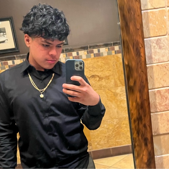 Profile Picture of Ian Morales (@moralesian850) on Poshmark