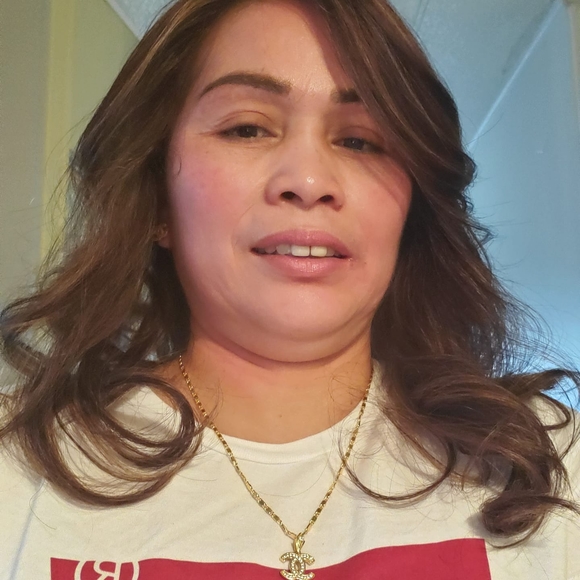 Profile Picture of Gladys Labiano (@gladyslabiano63) on Poshmark