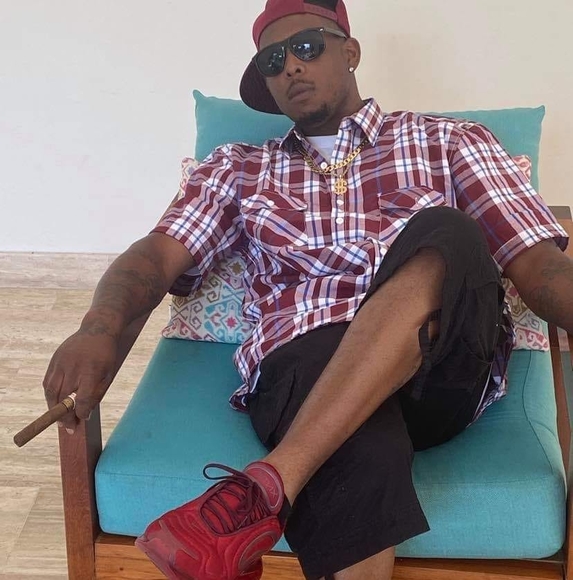 Profile Picture of Ronnie Moore (@piggyray3923) on Poshmark