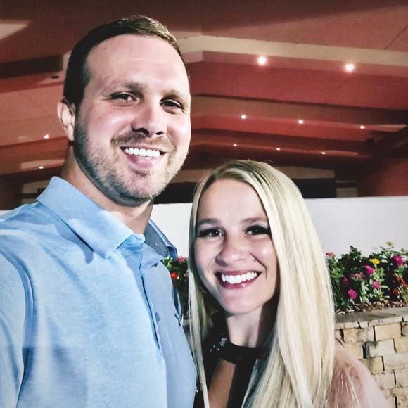 Profile Picture of Hillary Andrews (@hilandrews) on Poshmark