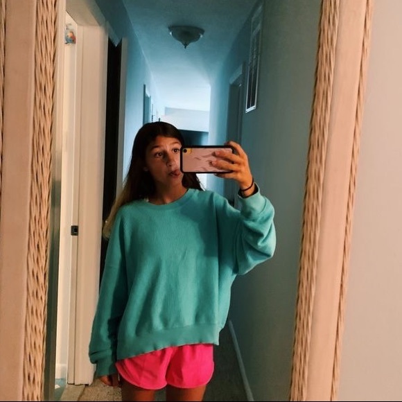 Profile Picture of Allison Moscony (@alliemoscony) on Poshmark