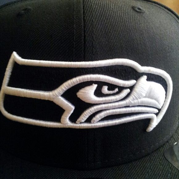 Profile Picture of Carl Harris (@c_rlh_55i5) on Poshmark