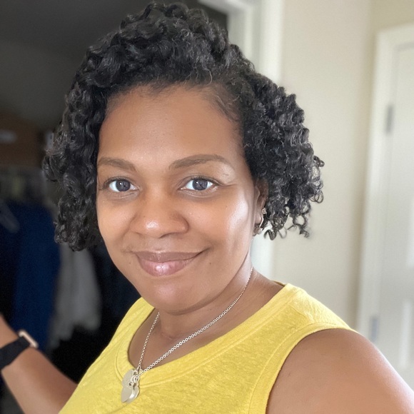 Profile Picture of Carlisa Williams (@cneal1278) on Poshmark