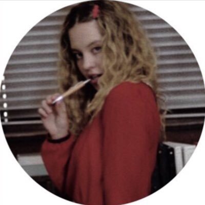 Profile Picture of Anne Is Strange 2.0 (@julianistrange) on Twitter
