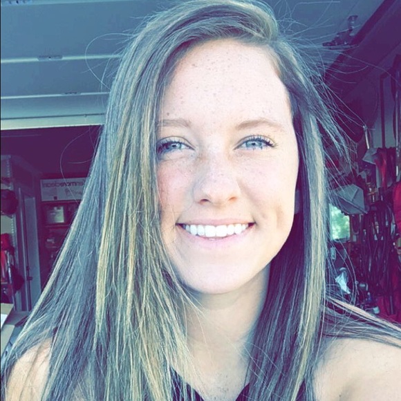 Profile Picture of Skylar Nelson (@skyyylar) on Poshmark