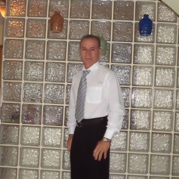 Profile Picture of Guelo Guelo (@gueloacevedo) on Poshmark