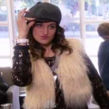 Profile Picture of Mona-Lisa Saperstein (@moneypleasemona) on Twitter