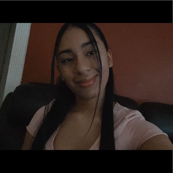 Profile Picture of Ada Mojica (@ada_mojica) on Poshmark